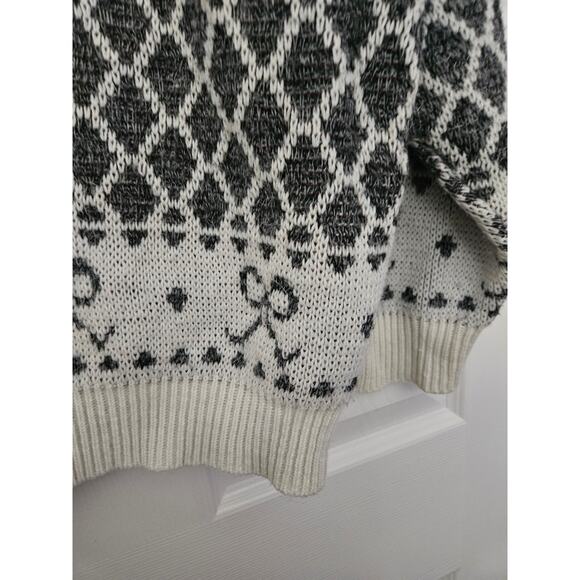 Floral Patterned Crew Neck Sweater - Picture 9 of 16